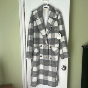 Gorgeous winter coat!! Brand new with tags. Never worn size small
